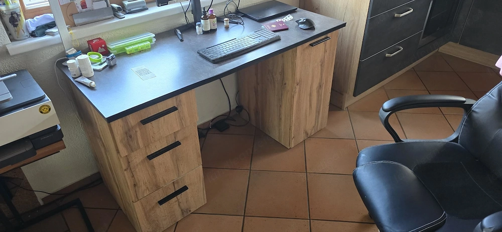 Schreibtisch 