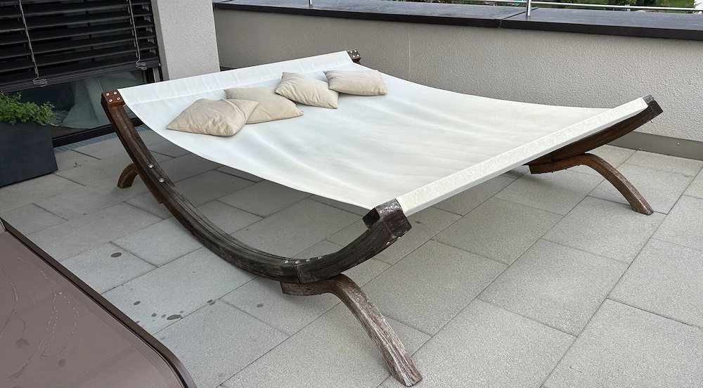 Ampel24 XL Doppelliege   Gartenliege 2x2m, Holzgestell mit weißem Spannbezug