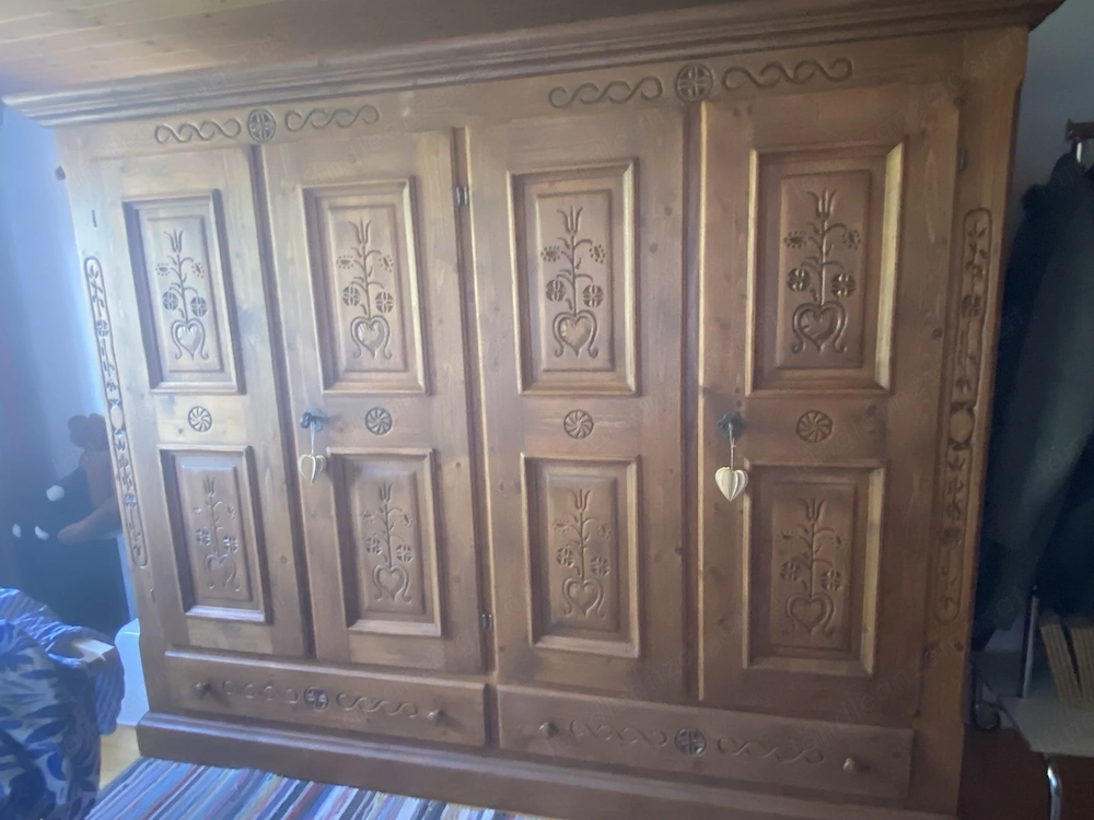 Original Voglauer Kleiderschrank