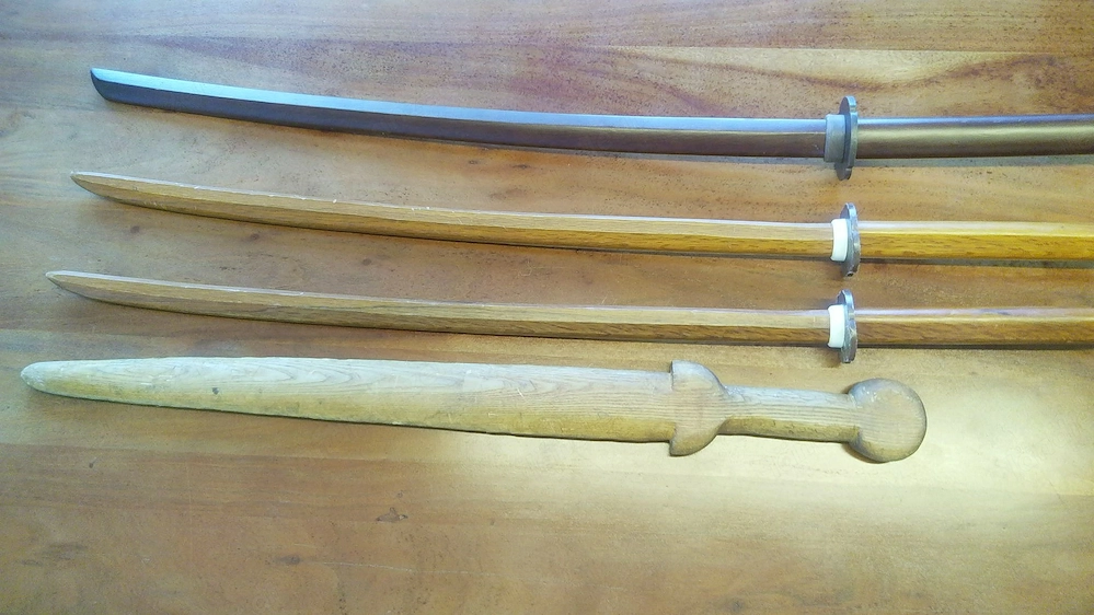 3x Bokken (Eiche Hartholz) + Holz-Gladius   Konvolut