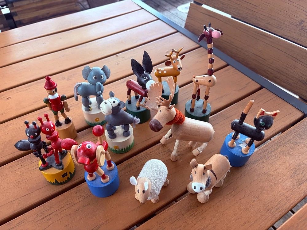 bewegliche Holzfiguren  Kinderspielsachen