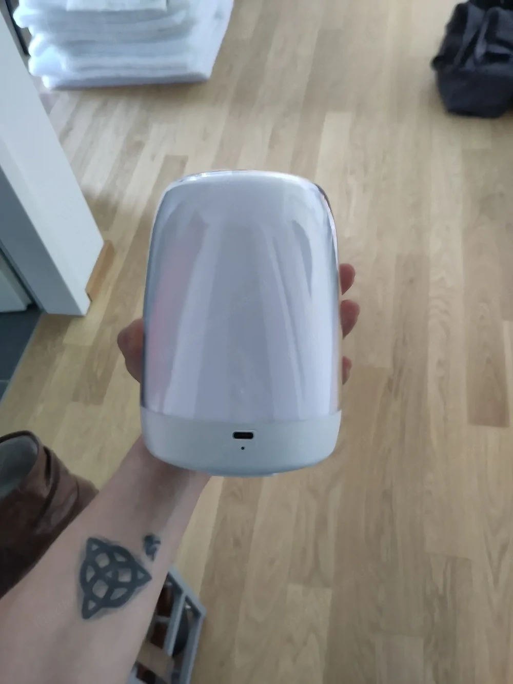 Dawn Aura Lampe mit USB-Ladefunktion