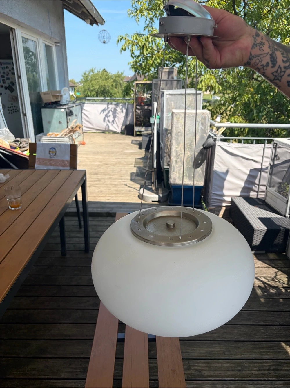 schöne, helle hängende Deckenlampe