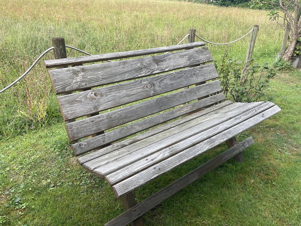  Massive Gartenbank   Sitzbank   Terassenbank   Parkbank aus Holz   130 cm   stabil & gemütlich