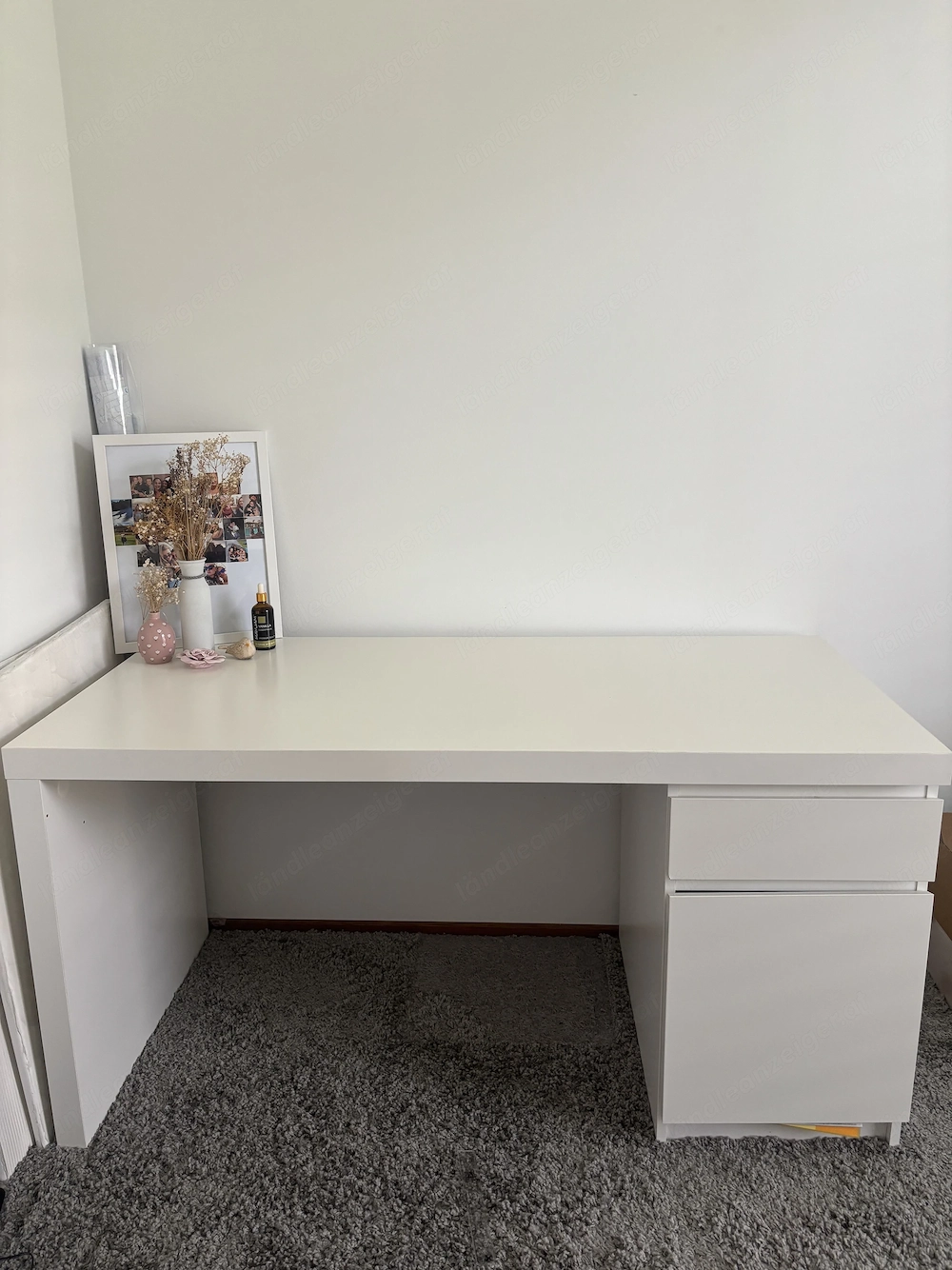 Schreibtisch mit Sessel