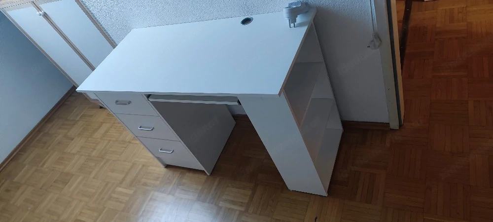 Schreibtisch