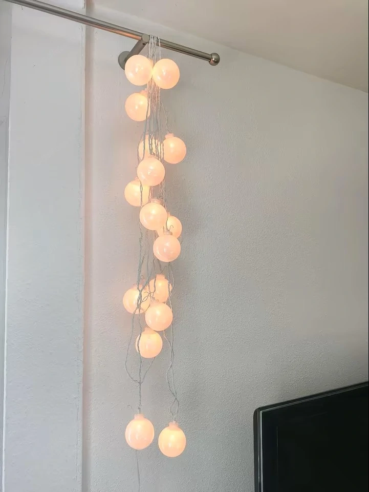 IKEA JULNYTT, Lichterkette mit 16 Kugeln