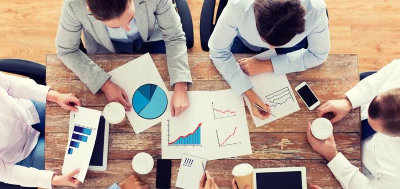 Finanzierungs- und Investitionslösungen  Wir bieten Finanzierungs- und Investitionslösungen an, die 