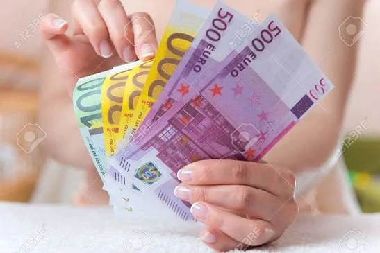 Erstklassige Finanzierungs- und Investitionslösungen Zur Lösung Ihrer Herausforderungen und zur Real