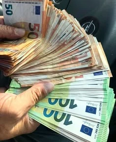 Finanzierungs- und Investitionslösungen zu einfachen, transparenten Konditionen  Suchen Sie eine Fin