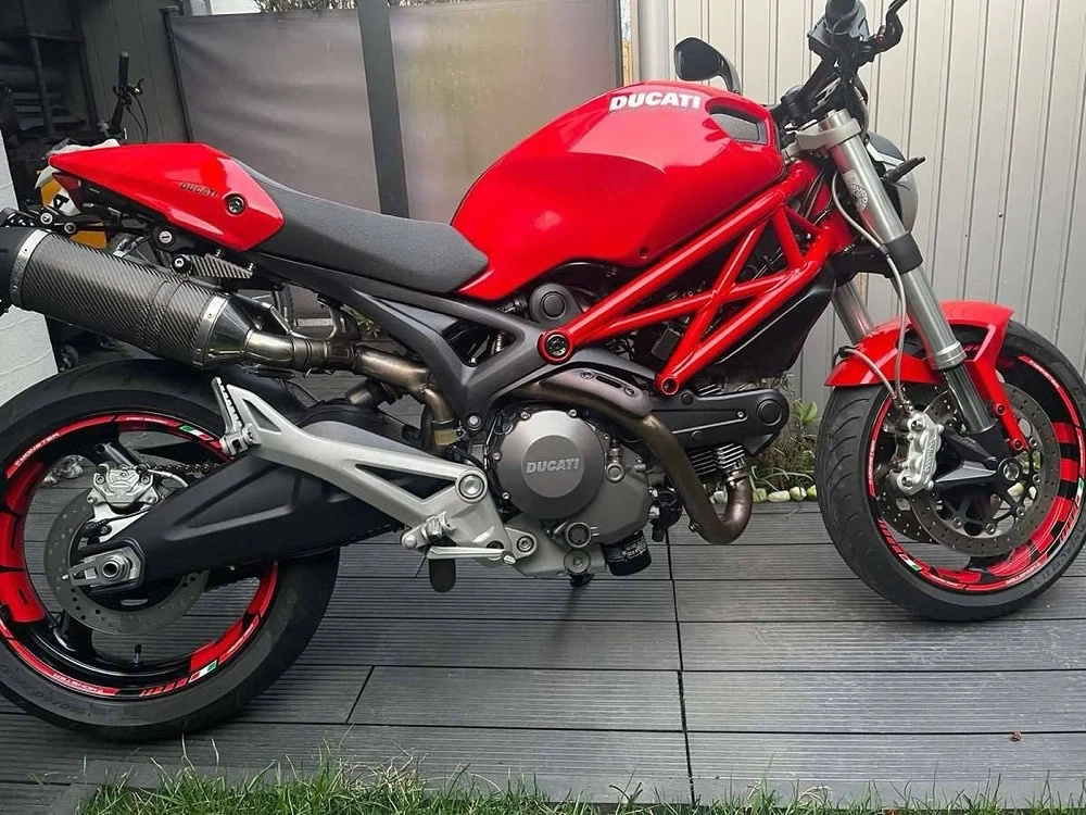 Ducati Monster 696