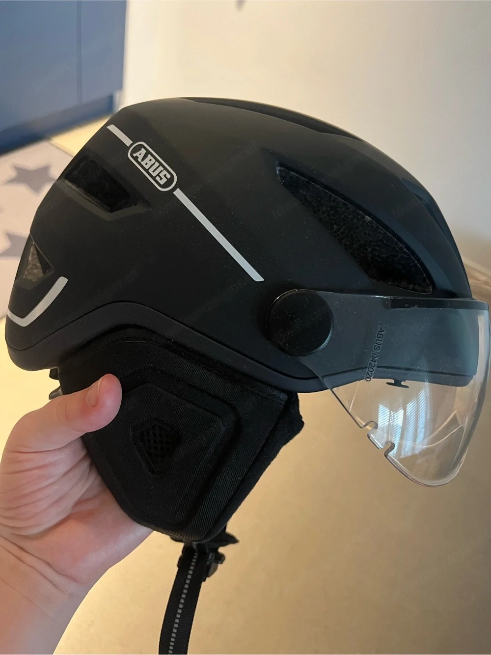 ABUS Fahrradhelm mit Visier   Schwarz