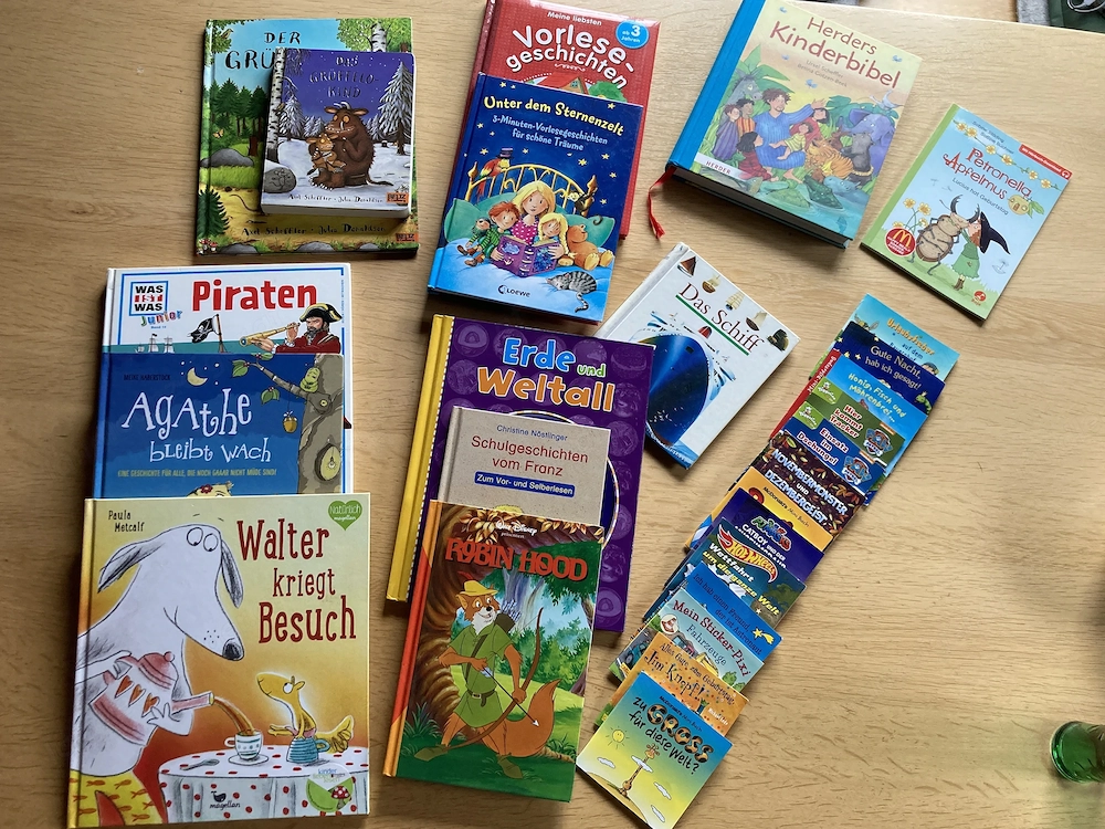 Kinderbücher wegen Auswanderung zu verkaufen