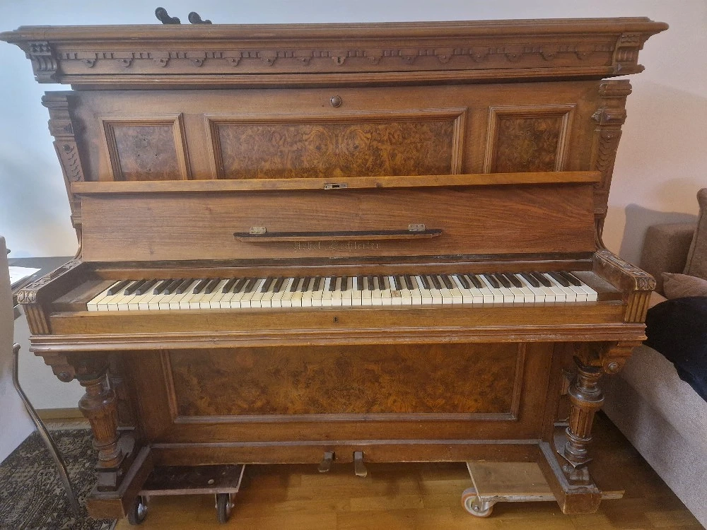 Antikes Klavier 1903