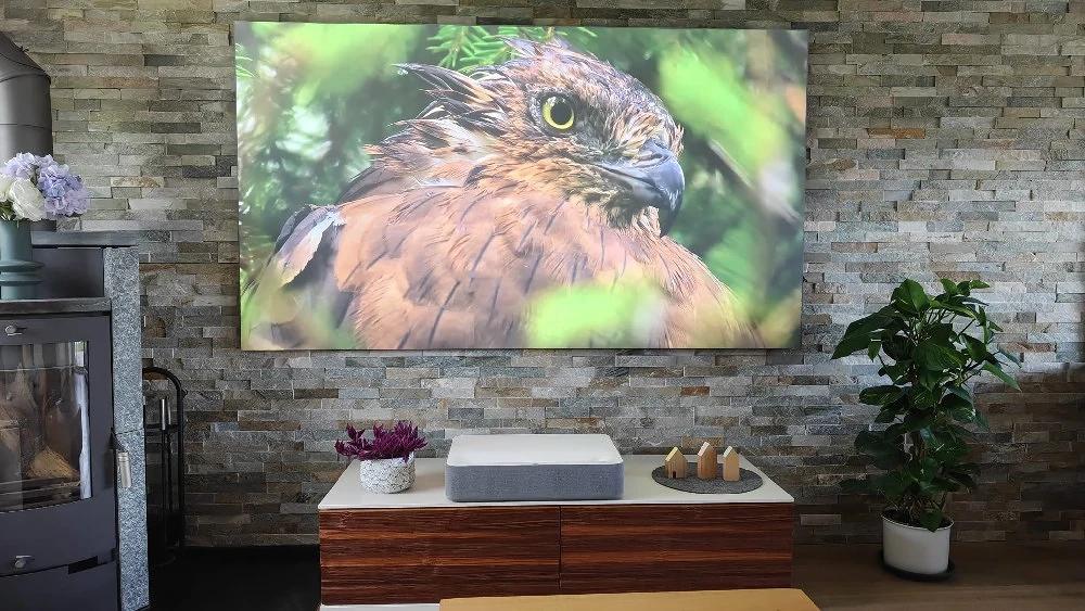 4K UST Laser Beamer + CLR-Leinwand