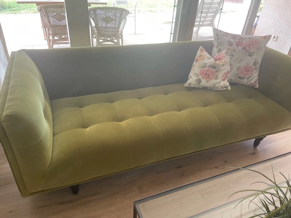 Stylisches Sofa Couch in außergewöhnlicher Farbe   2 m breit