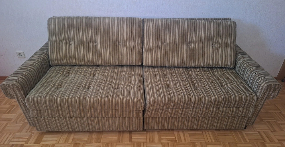 Guterhaltene Couch 