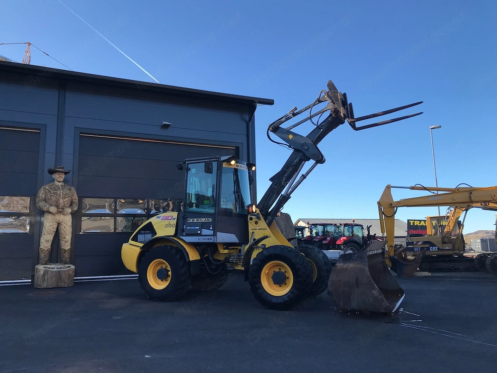 Schöner New Holland W80B Radlader