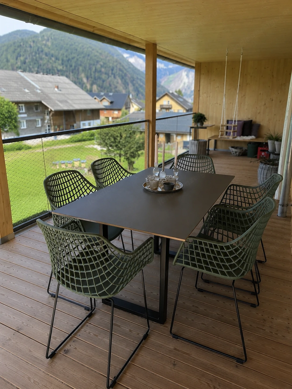 Designertisch zu verkaufen (bei Interesse Stühle gerne gratis dazu) 