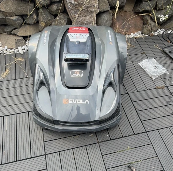 Yard Force Revola R1 Mähroboter 28V 90min Brushless 22cm RVG3000I Ladestation
