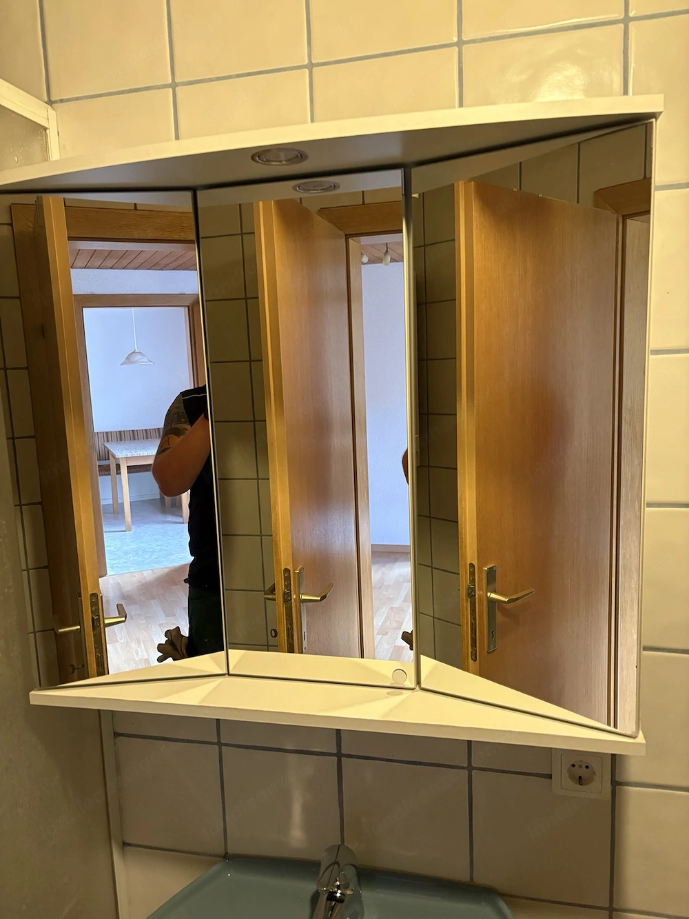 Spiegelschrank weiß, dreiteilig