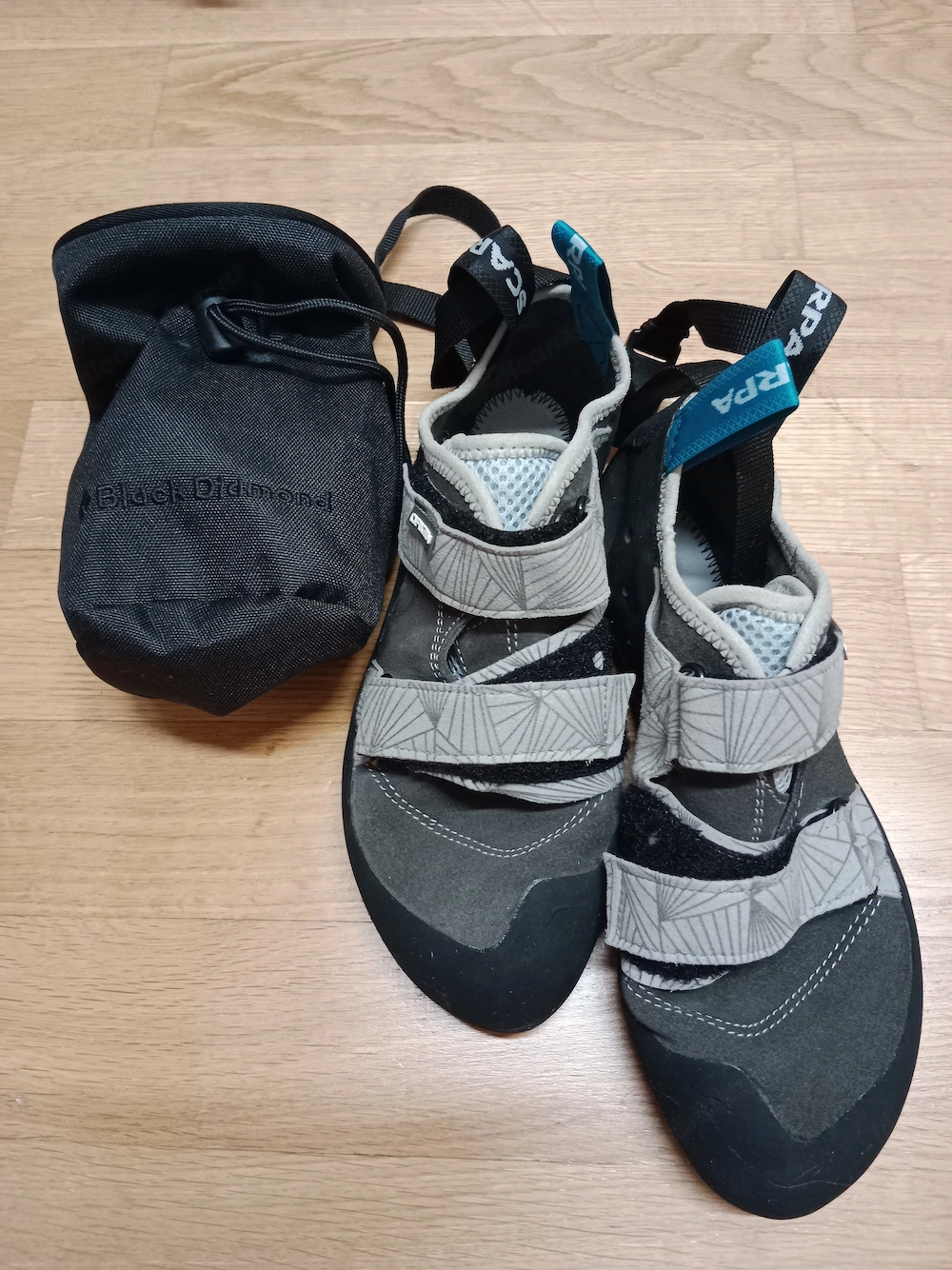 Scarpa Kletterschuhe + Black Diamond Chalk Bag + Chalk Ball (alles neu unbenutzt) Klettern Bouldern