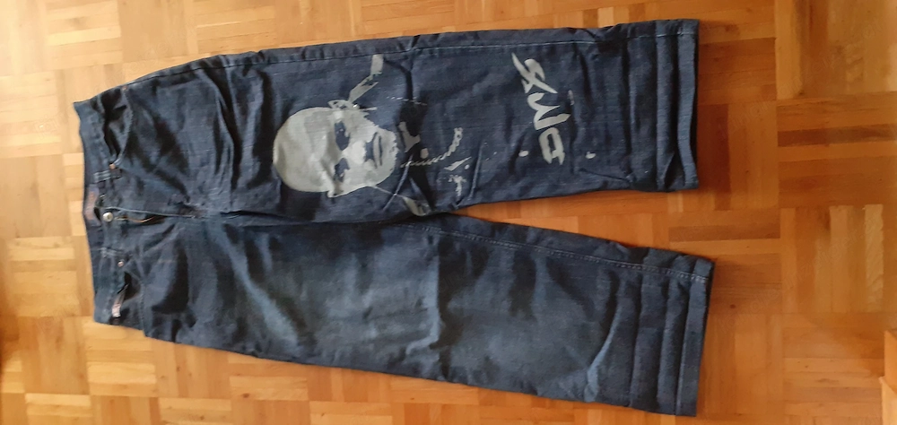 Jugendliche Jeans