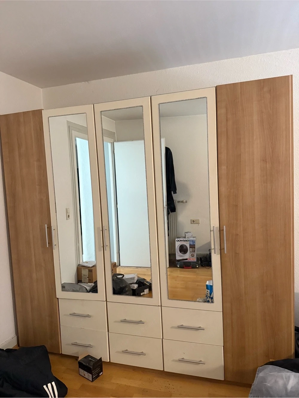 Kleiderachrank mit Spiegeln