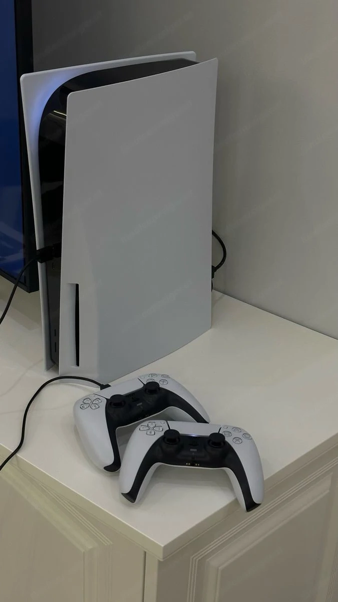 Playstadion 5, 2 Controller