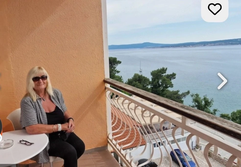 Fesche Wienerin ,64Jahre ,NR sucht treuen Partner aus Wien
