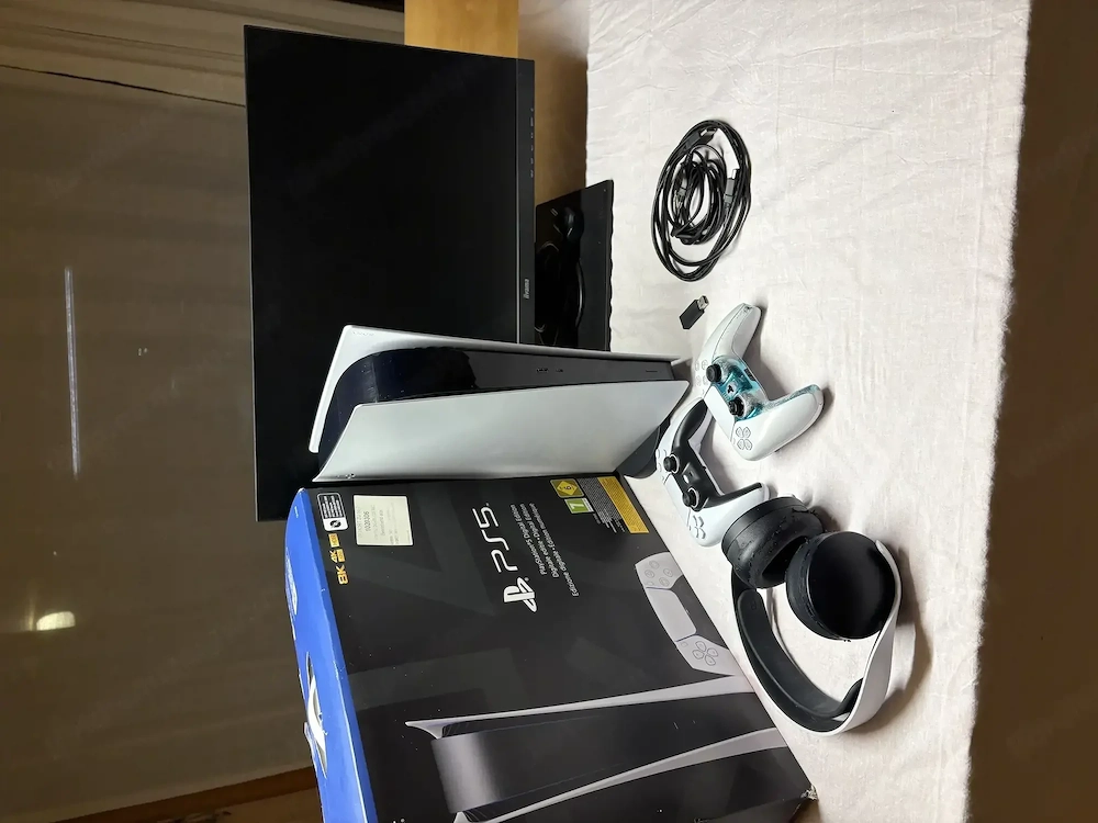 PS5 Digital Edition +2 Controller + Headset 