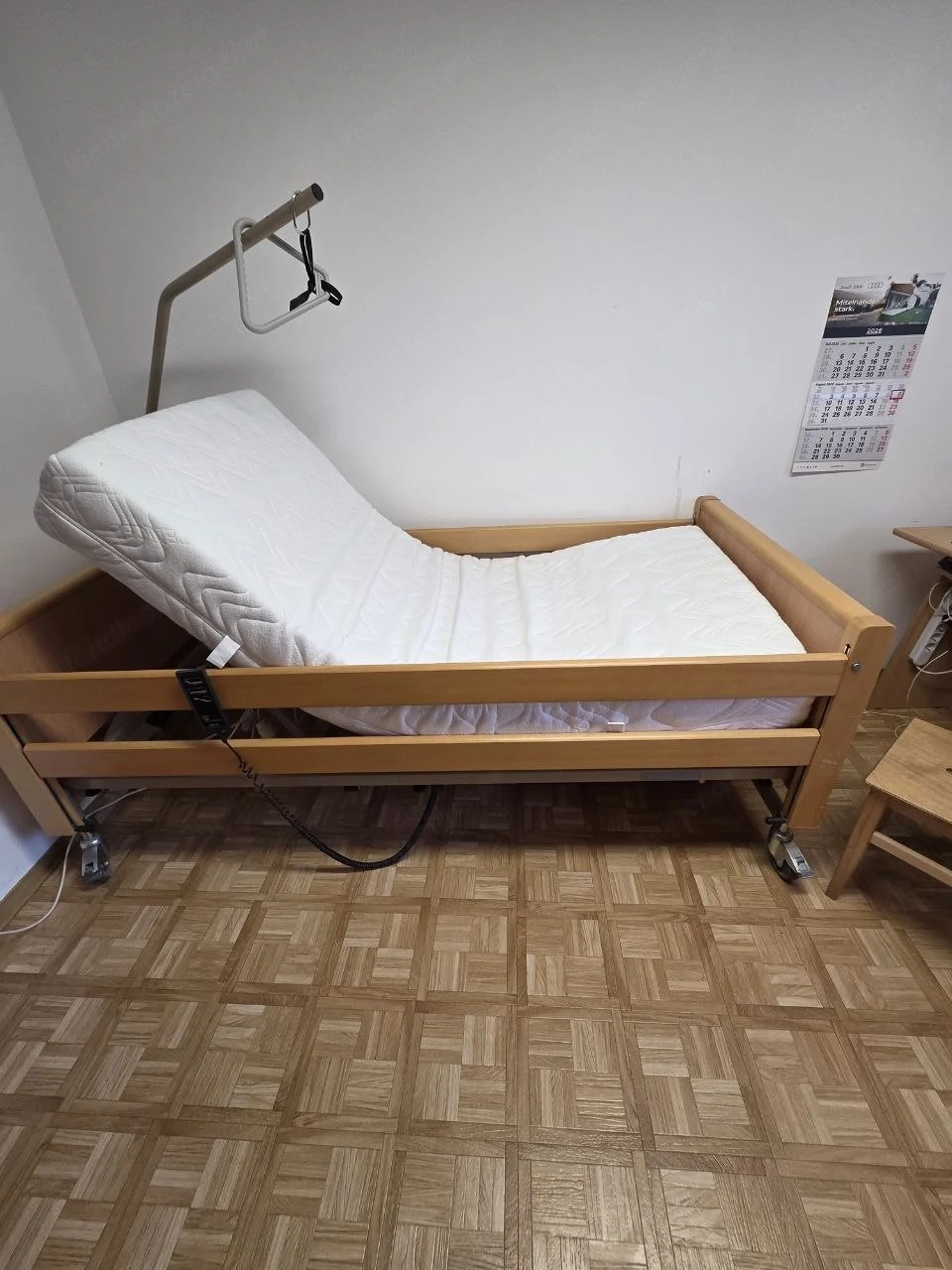 Pflegebett - elektrisch verstellbar - guter Zustand - günstig anzugeben
