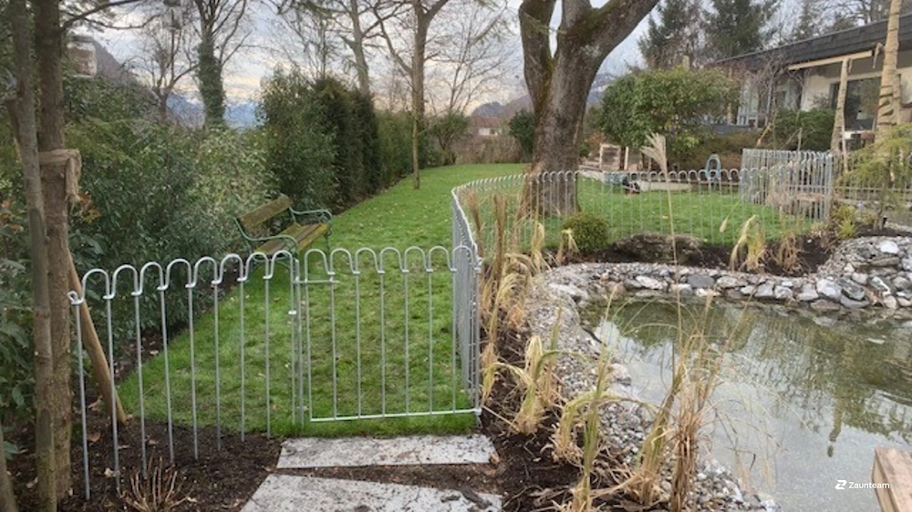 Steckzaun metal, roh. 125cm hoch, 65m lang, 2 Türen.