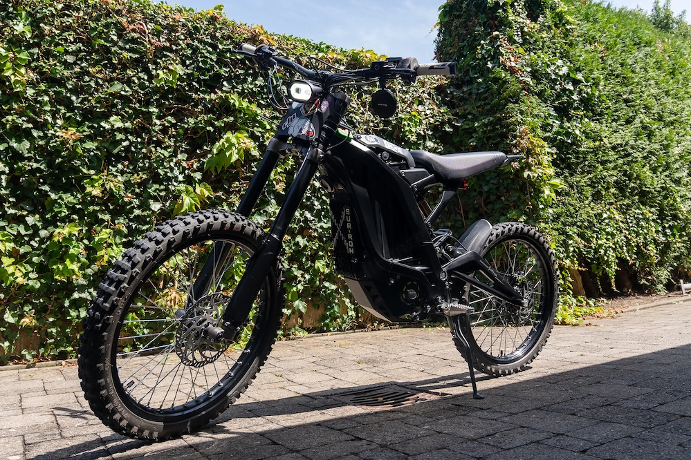 Sur-Ron Light Bee X - Baujahr 2023 - 60V 40Ah - Originalzustand