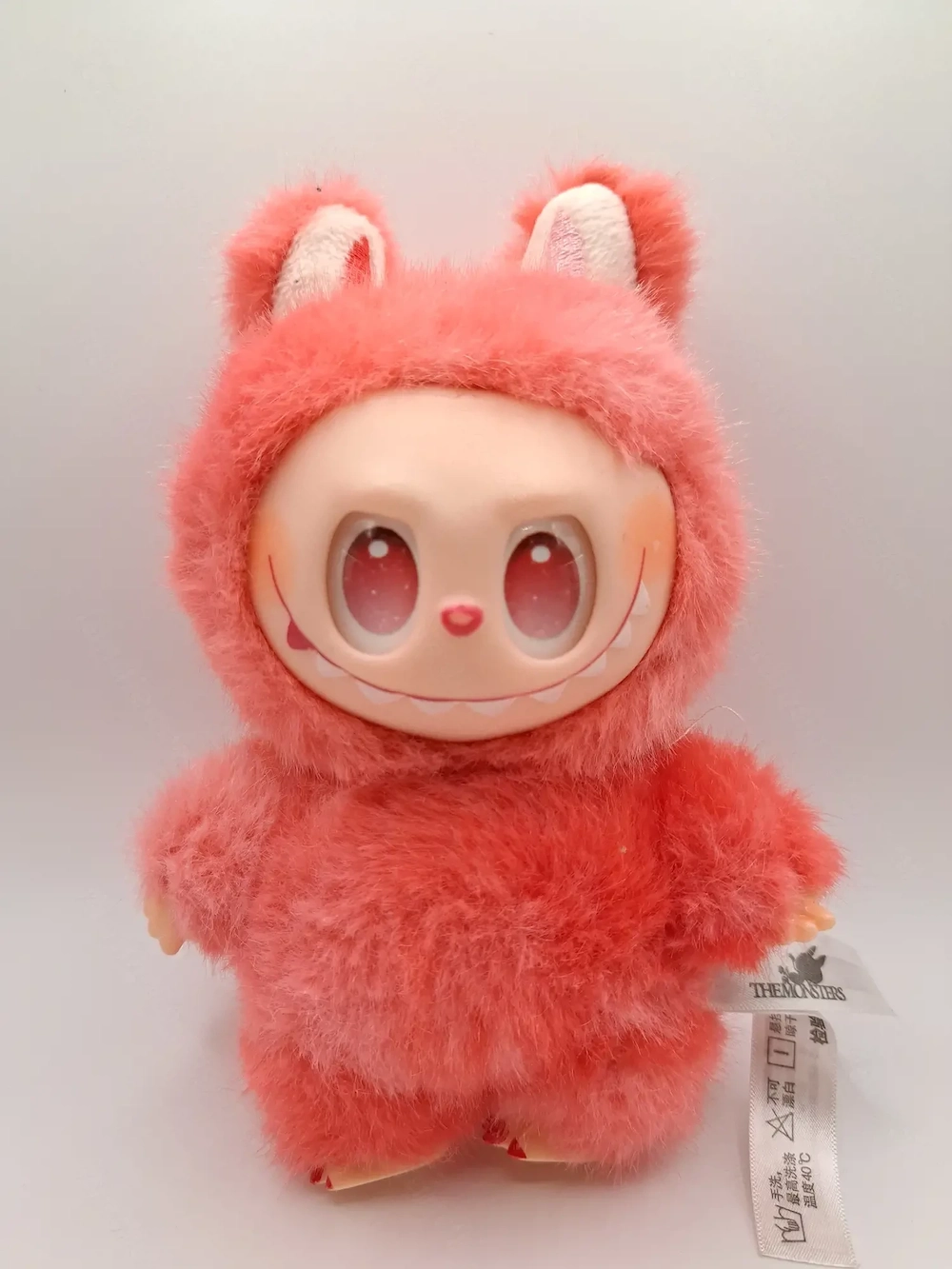 POP MART THE MONSTERS Labubu Lychee Berry Plüsch Anhänger - Rosa, Vinyl Face Sammlerstück