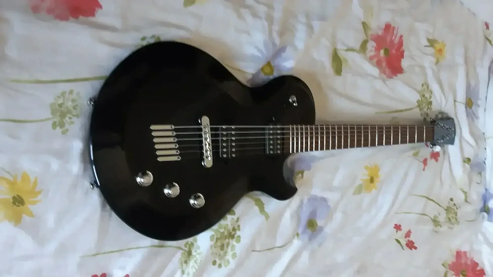 Yamaha AES 820