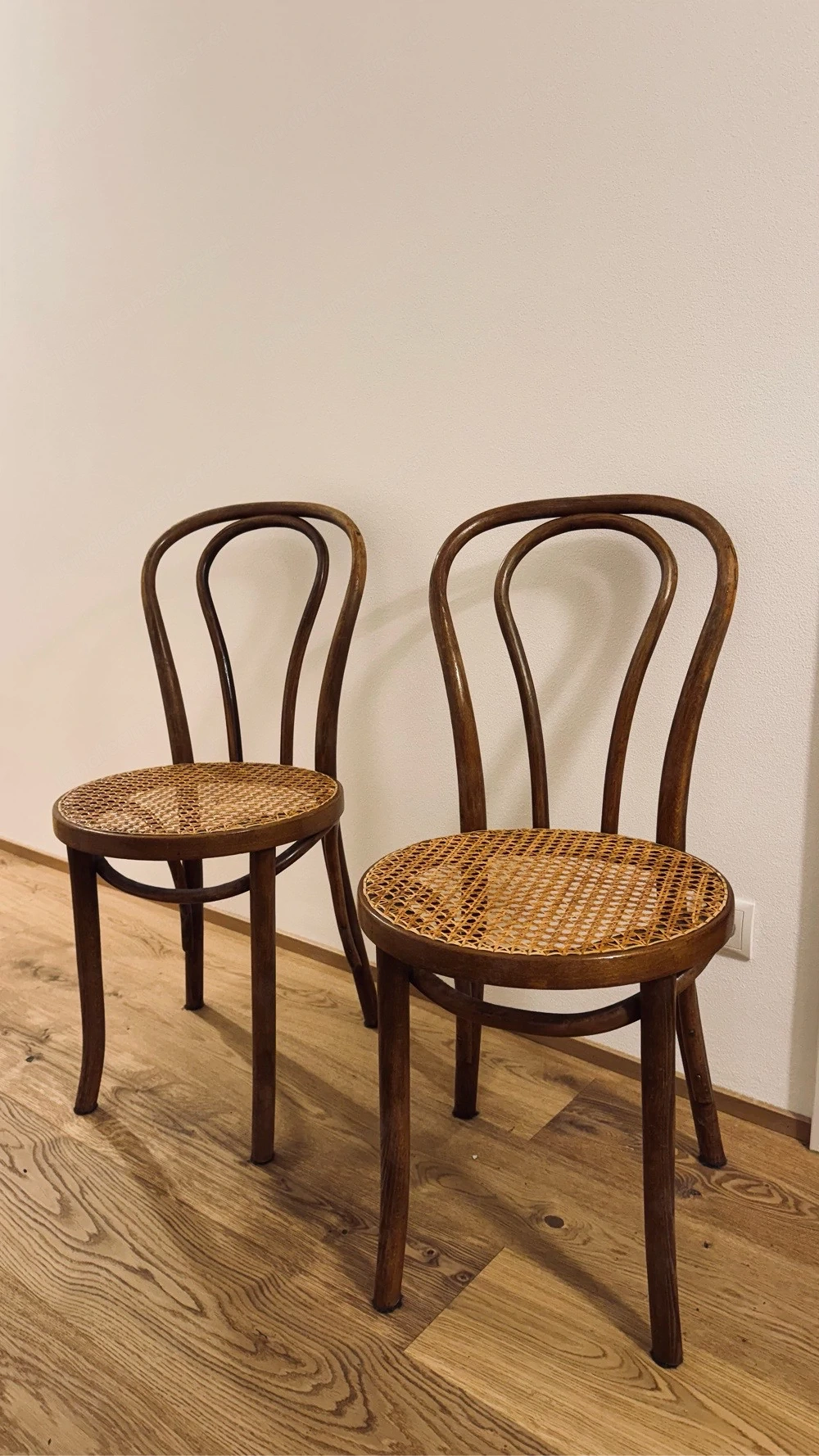 2 alte Wirtshausstühle