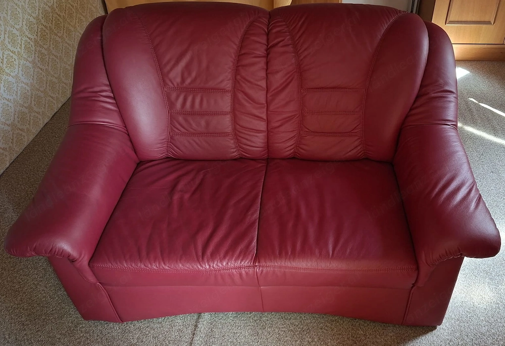 rotes 2er-Sofa in Echtleder