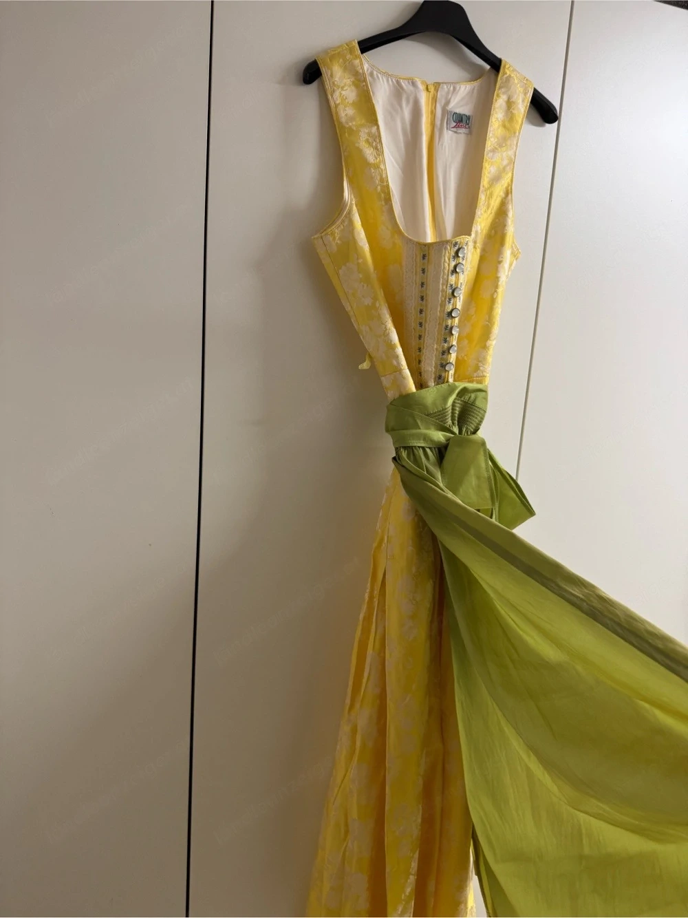 Dirndl Gr. 38 neuwertig gelb mit grüner Schürze