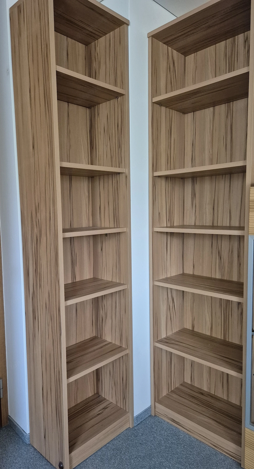 Bücherregal zu verschenken