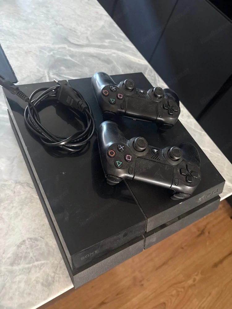 PS4 mit 2 Kontroller 