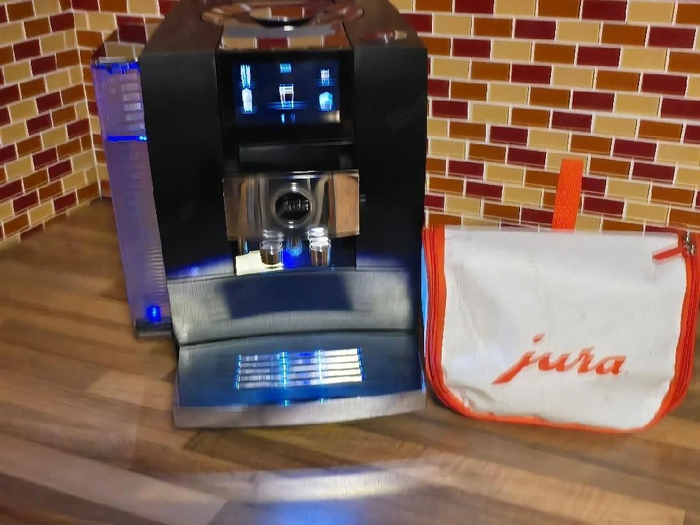 JURA Z10 Cold Brew Kaffeevollautomat Aluminium Black