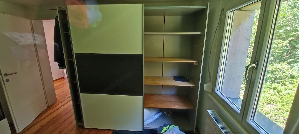 Kleiderschrank