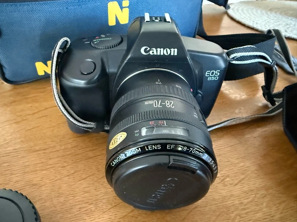 Canon EOS 850