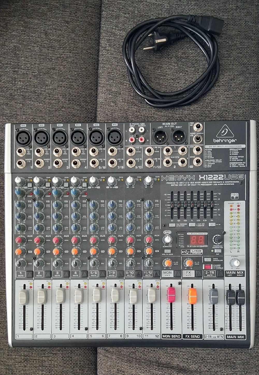 Behringer X1222 USB