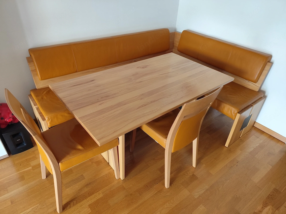 Eckbankgruppe mit Tisch