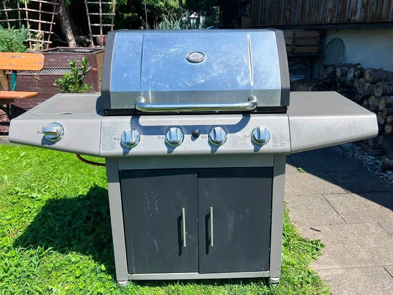 Gasgrill 4 Hauptbrenner und 1 Seitenbrenner TOP Zustand