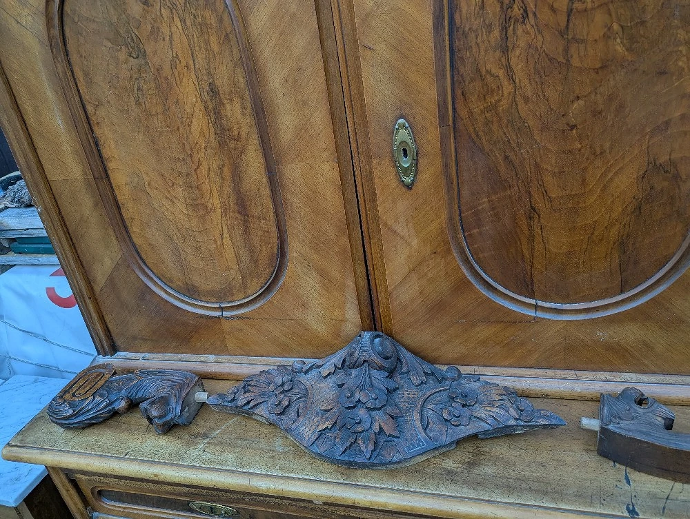 alter holzschrank 