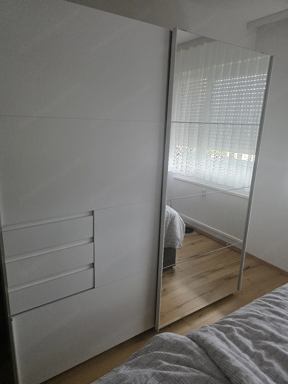 Kleiderschrank mit inneneinteilung 