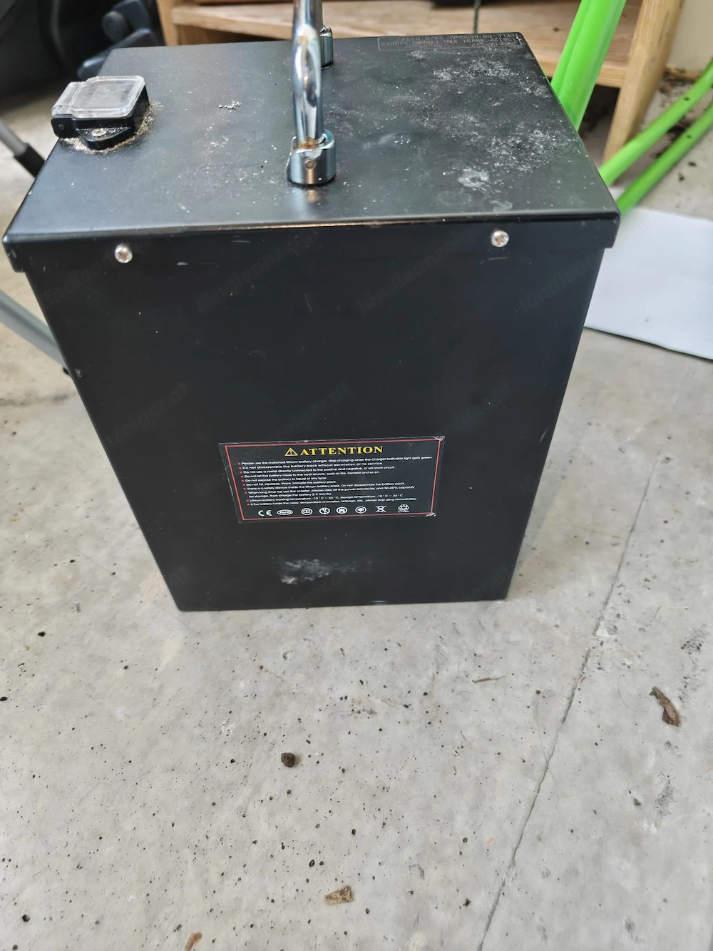 Electro Moped Akku und Ladesgerat